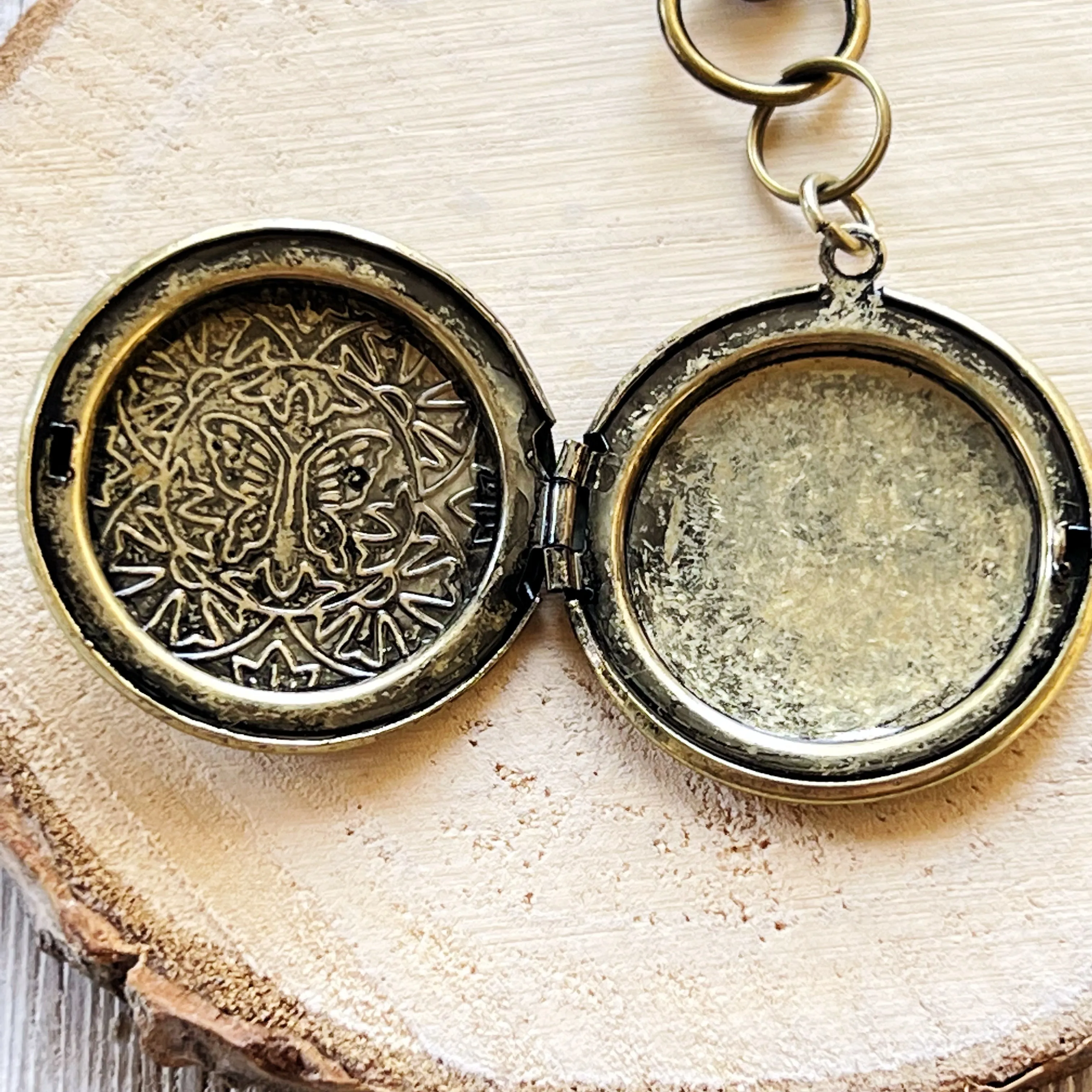 Steampunk Butterfly Locket Zipper Pull Keychain Purse Charm - Unique Vintage-Inspired Accessory